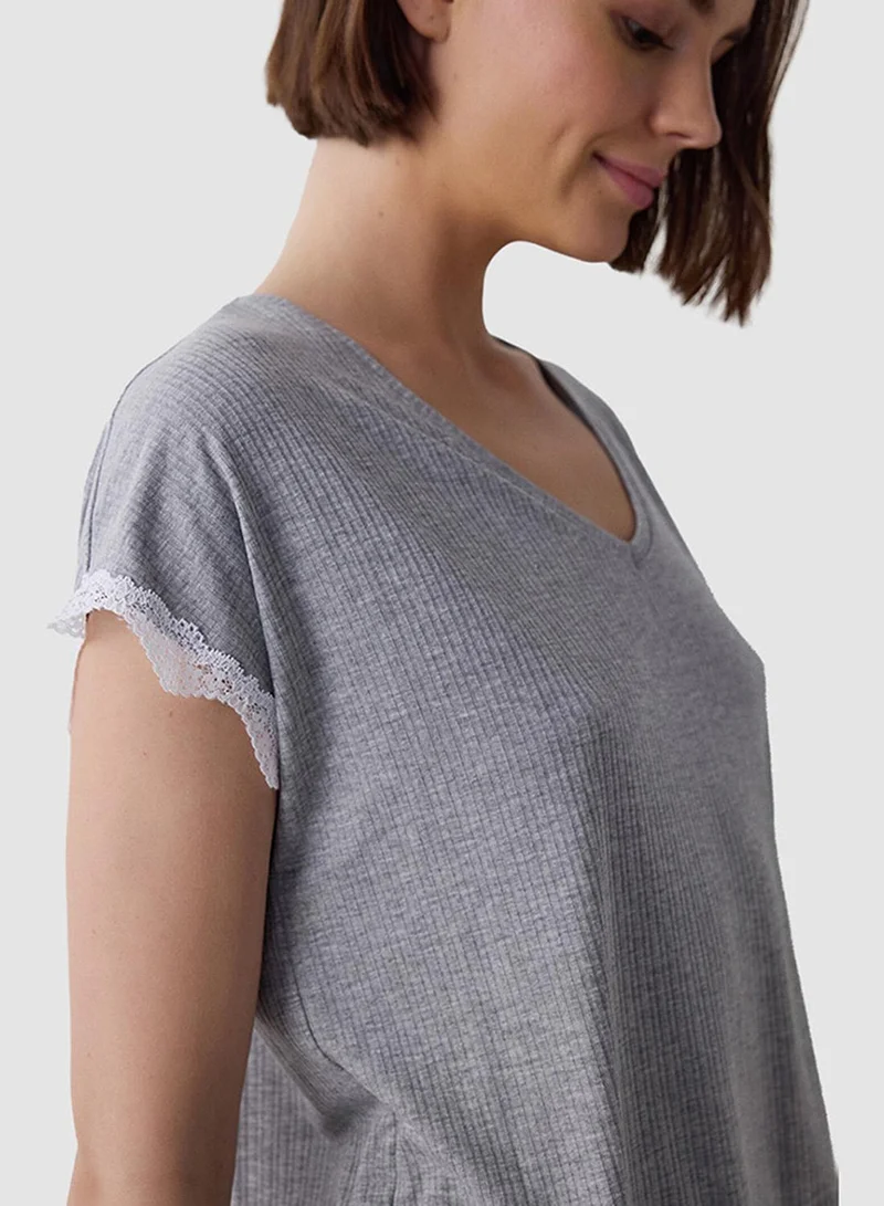 بنتي Lace V-Neck Short Sleeve Capri Pajama Set